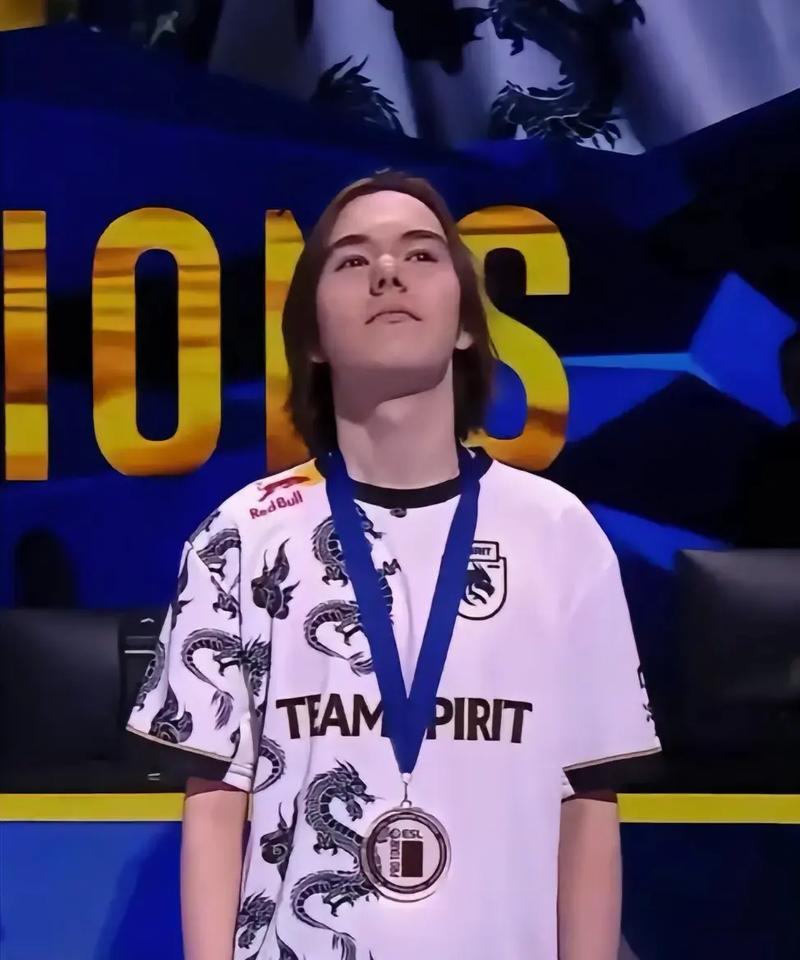 什么是牛牛中的“顺子牛”与“五花牛”？不同变种规则的收益对比。（顺子牛与五花牛怎么区分？牛牛各变种规则的收益差异一览）