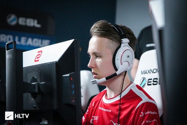 LPL 英语评论员 Kitty 分享等级形象：单人和二人组合31胜18负大师